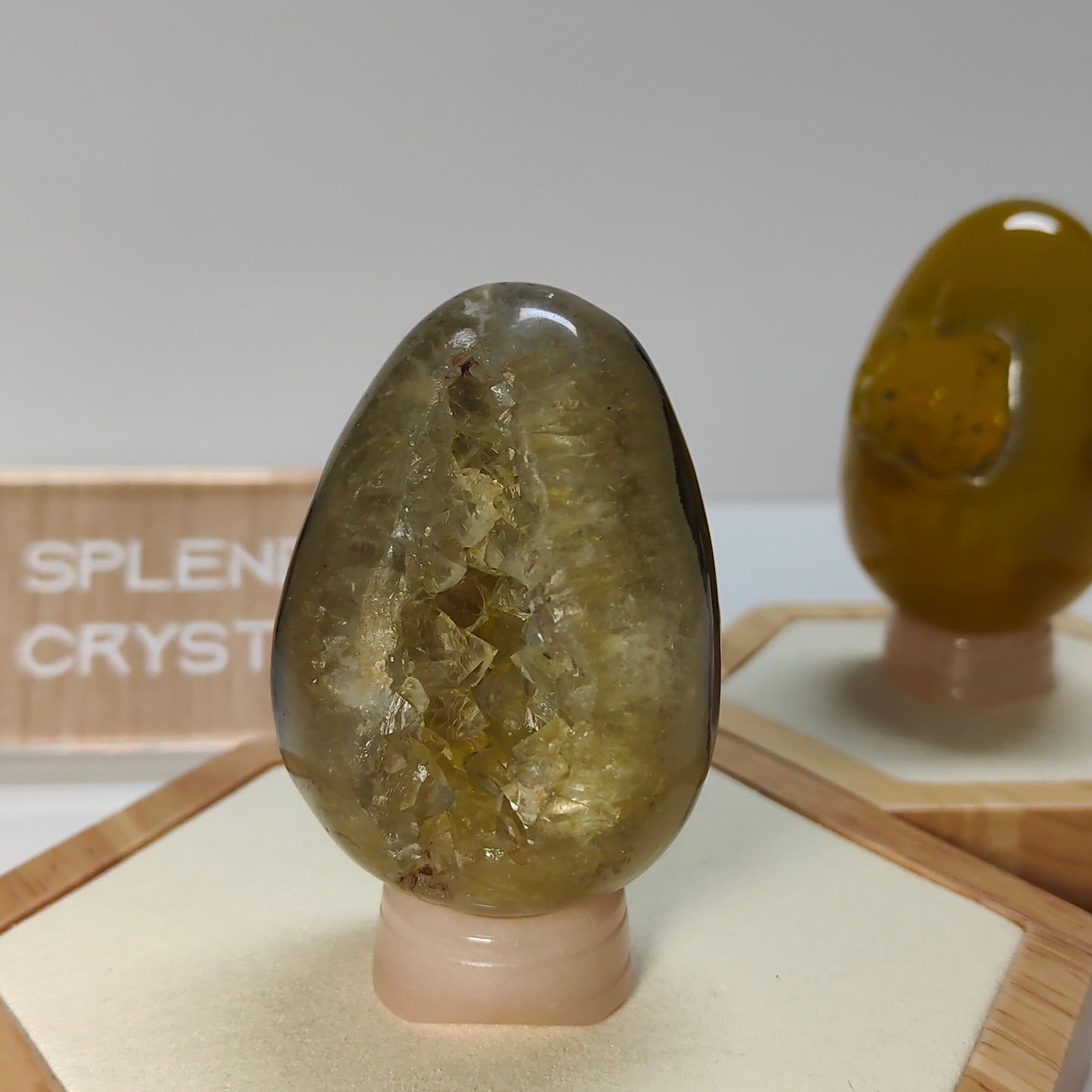 黃水晶瑪瑙蛋 Quartz Crystal Agate Egg