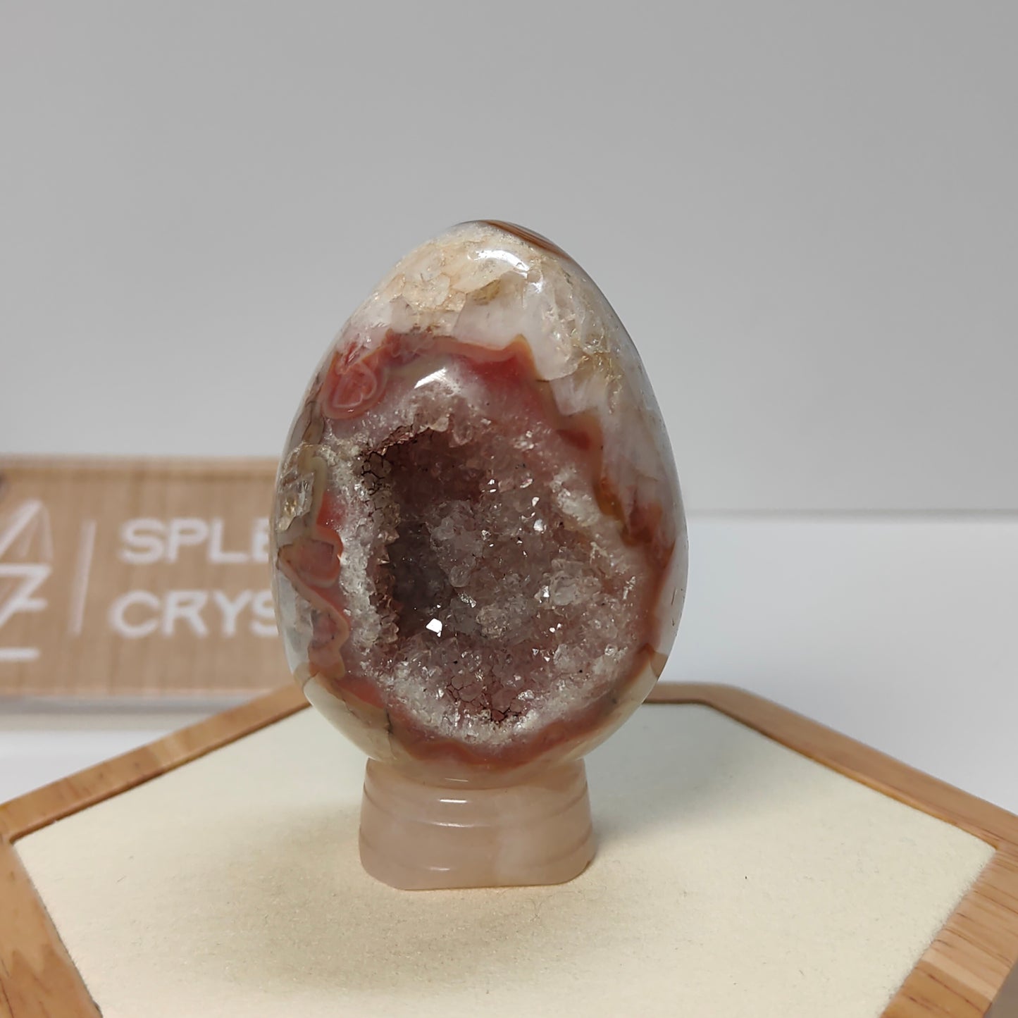 紅水晶瑪瑙蛋 Quartz Crystal Agate Egg