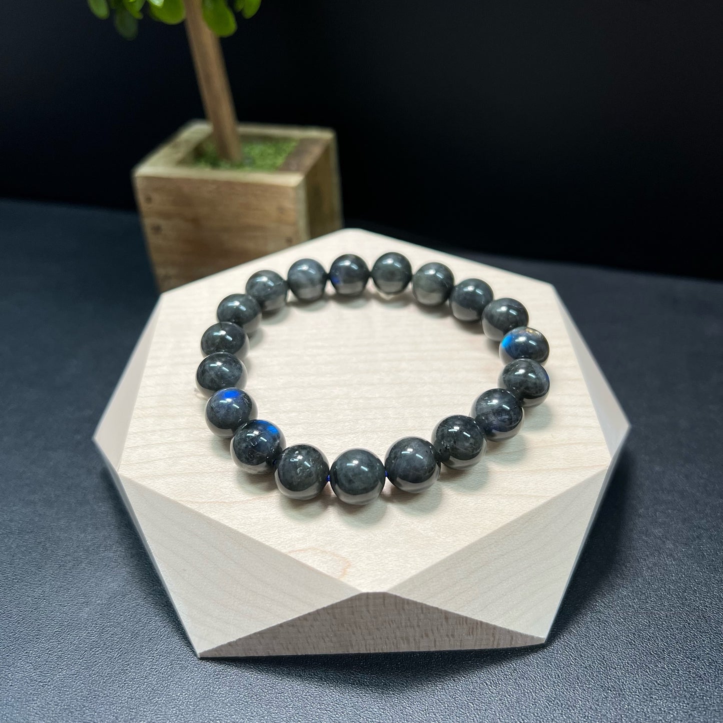 黑拉長石 Black Labradorite